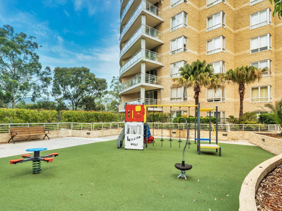 Beautiful Family Retreat With Large Balcony & Pool Apartment Gosford Exterior photo